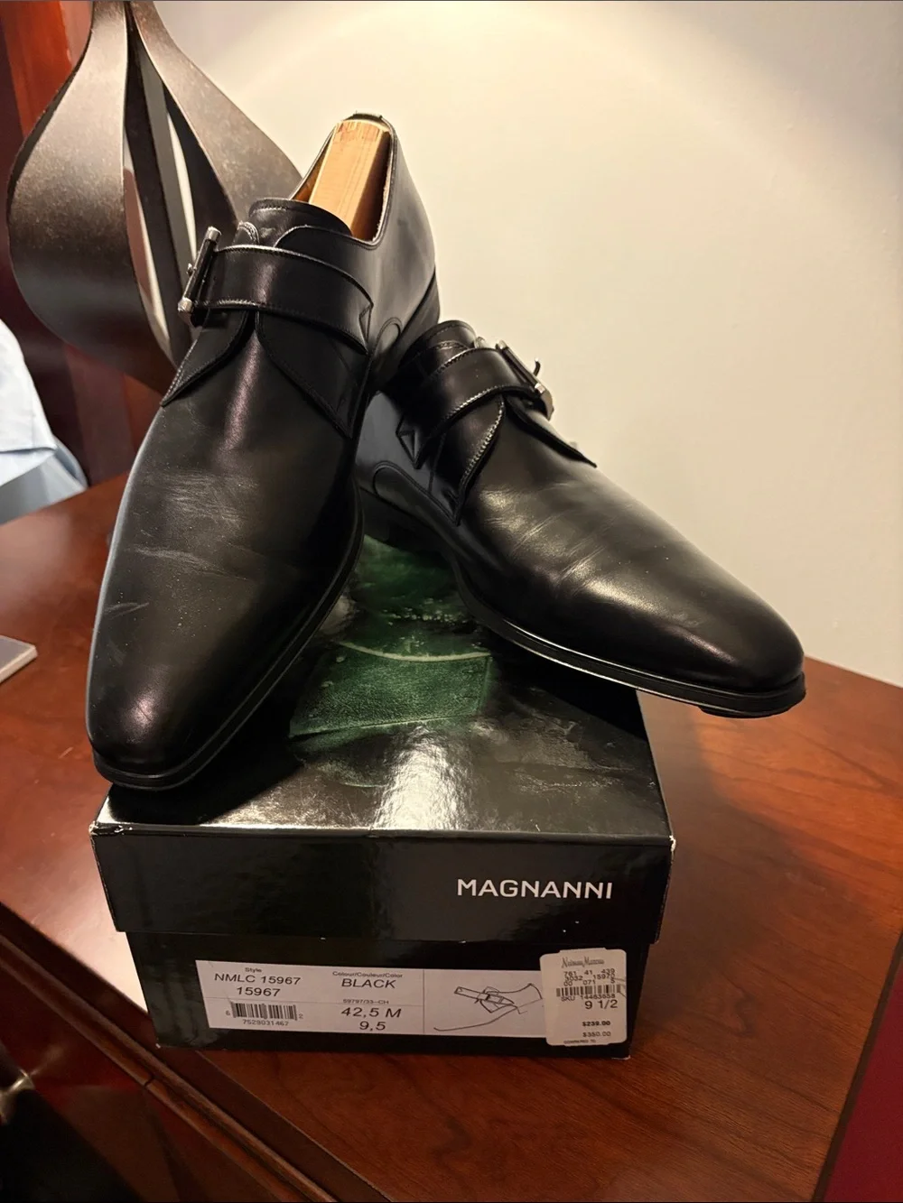 Magnanni Black Leather Single-Buckle Monk Strap Shoes
